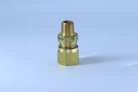 Conector macho 8mm x 1/8 c/ porca