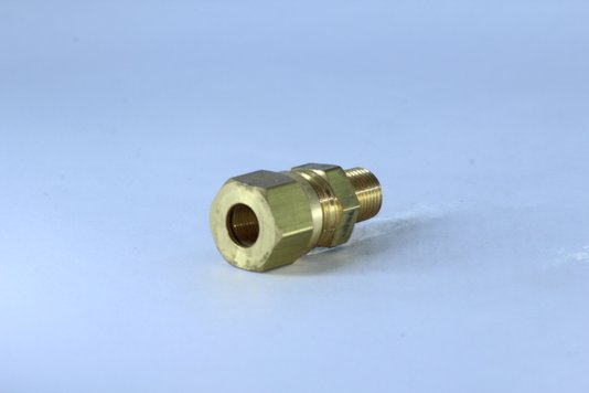 Conector macho 8mm x 1/8 c/ porca