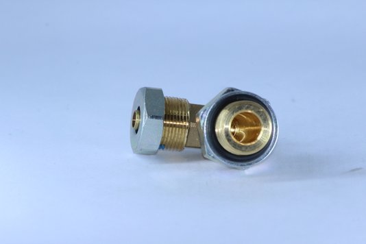 Cotovelo macho 8mm x m16 c/ inserto
