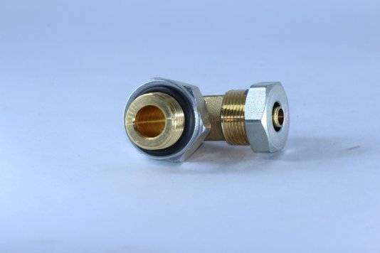 Cotovelo macho 8mm x m16 c/ inserto