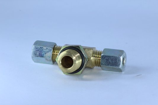 Tee macho central com contra porca 6mm x m16