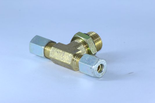 Tee macho central com contra porca 6mm x m16