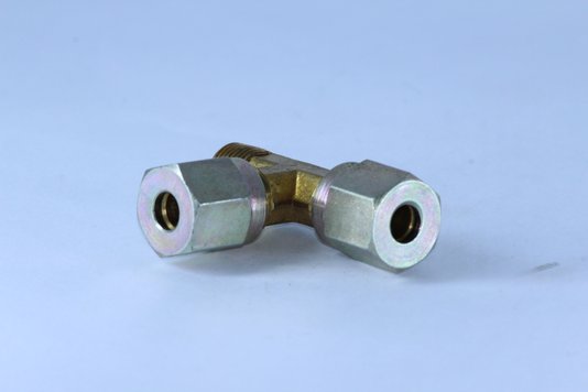 Tee macho lateral 6mm x 1/8 npt contec