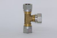 Tee união emenda em metal 16mm